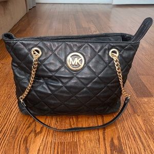 Michael kors quilted leather bag. Medium sized